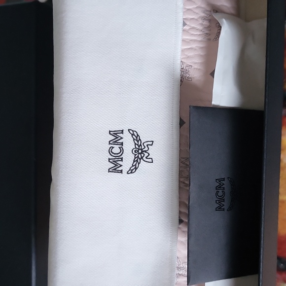 Mcm Hp  limited edition  light grey pink collection large zip around wallet 2025 - Picture 3 of 6